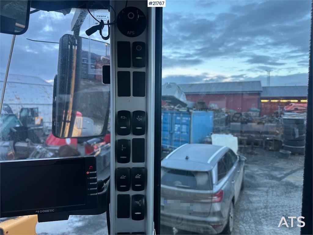 Volvo L90F wheel loader w/ Volvo gravel bucket. WATCH VI