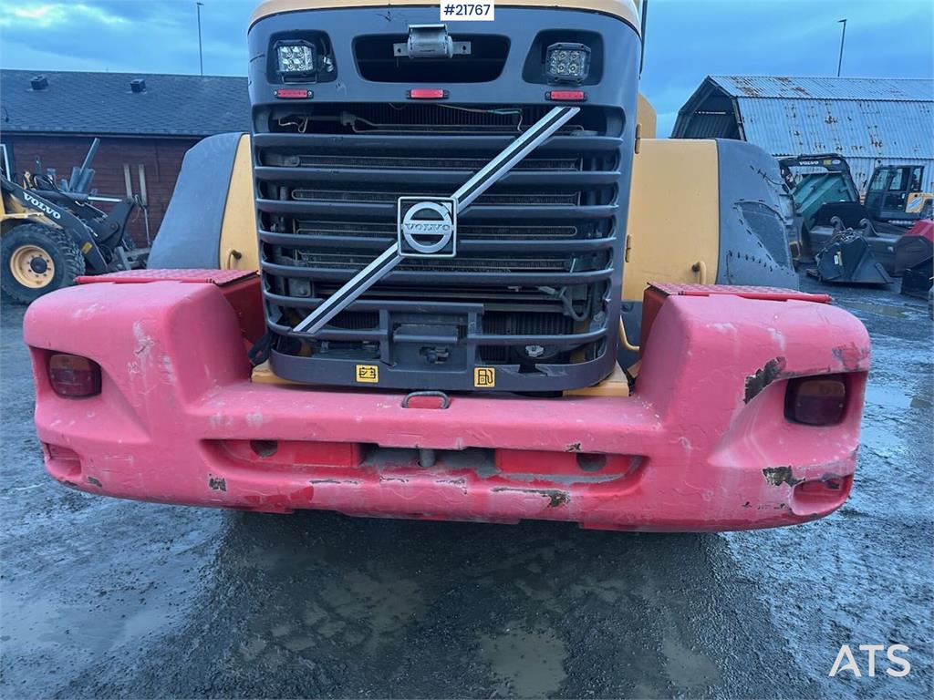 Volvo L90F wheel loader w/ Volvo gravel bucket. WATCH VI