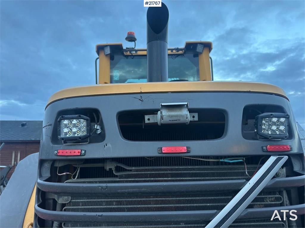 Volvo L90F wheel loader w/ Volvo gravel bucket. WATCH VI