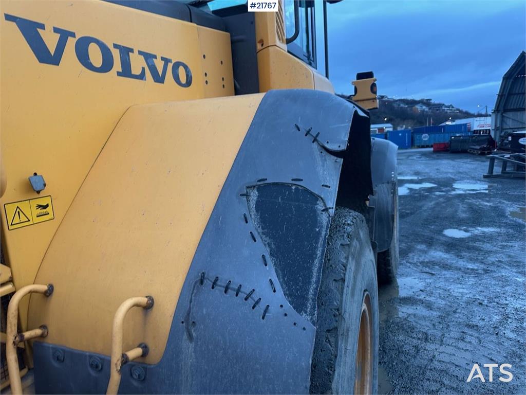 Volvo L90F wheel loader w/ Volvo gravel bucket. WATCH VI