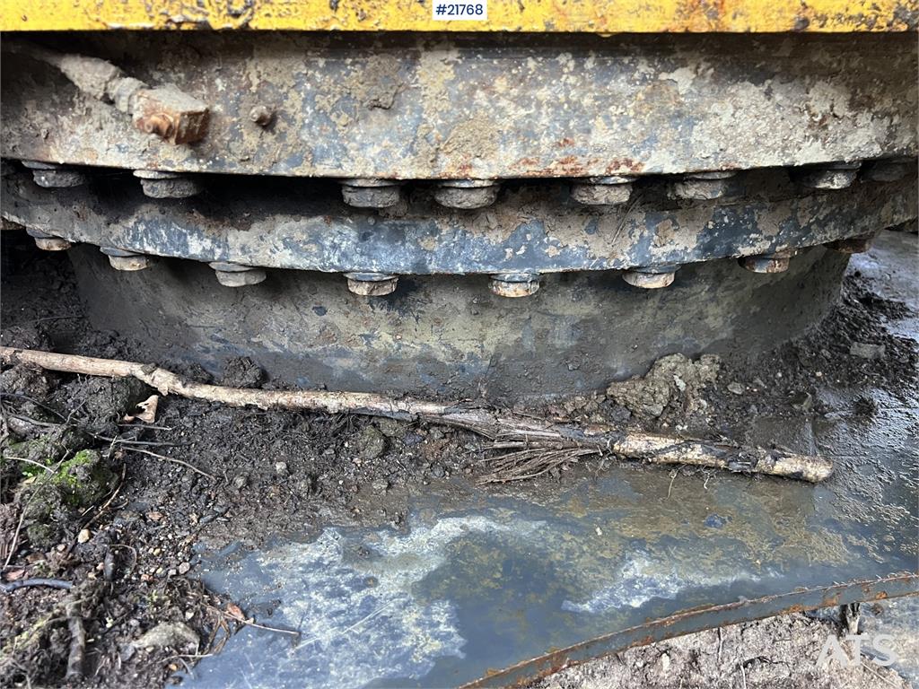 Komatsu pc210lc-8 excavator w/ tooth bucket