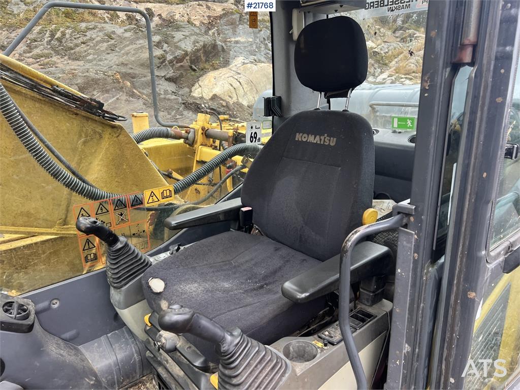 Komatsu pc210lc-8 excavator w/ tooth bucket