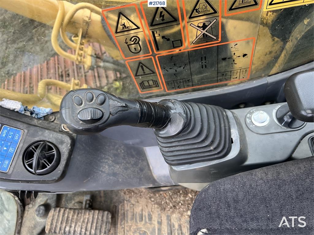 Komatsu pc210lc-8 excavator w/ tooth bucket