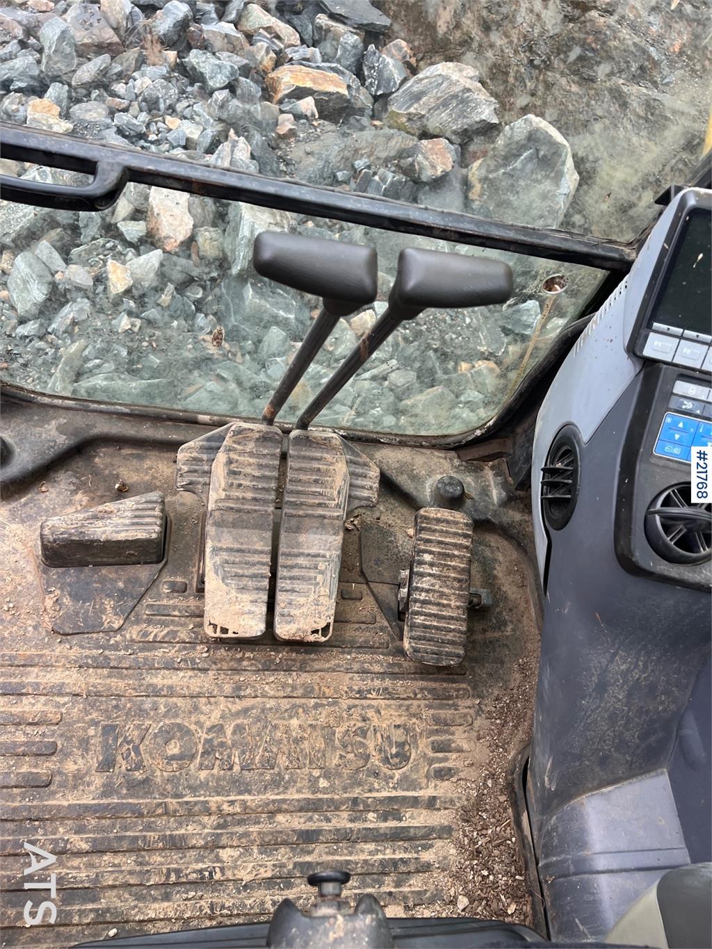 Komatsu pc210lc-8 excavator w/ tooth bucket