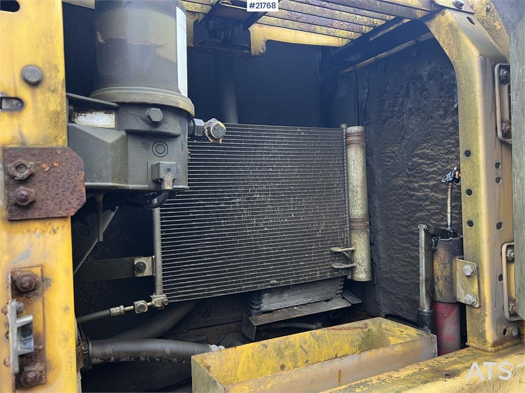 Komatsu pc210lc-8 excavator w/ tooth bucket