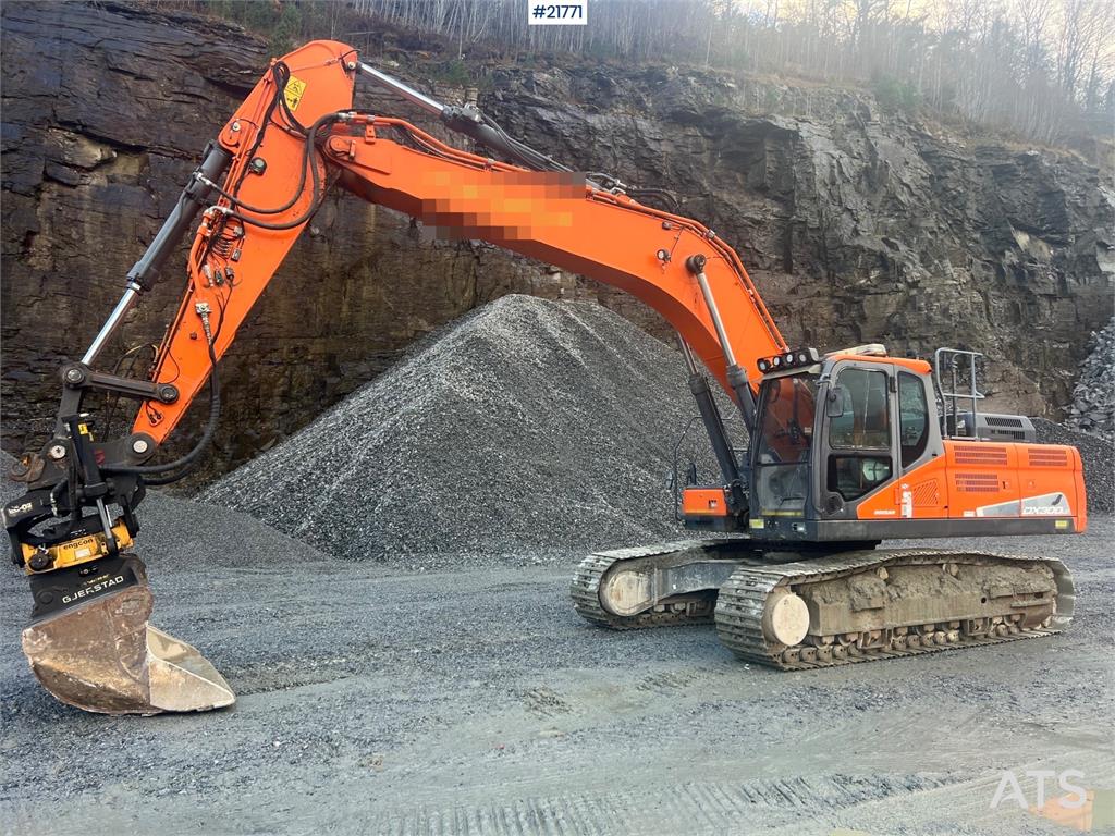 Doosan Dx300lc-5 Gravemaskin m/ rototilt og pusseskuffe