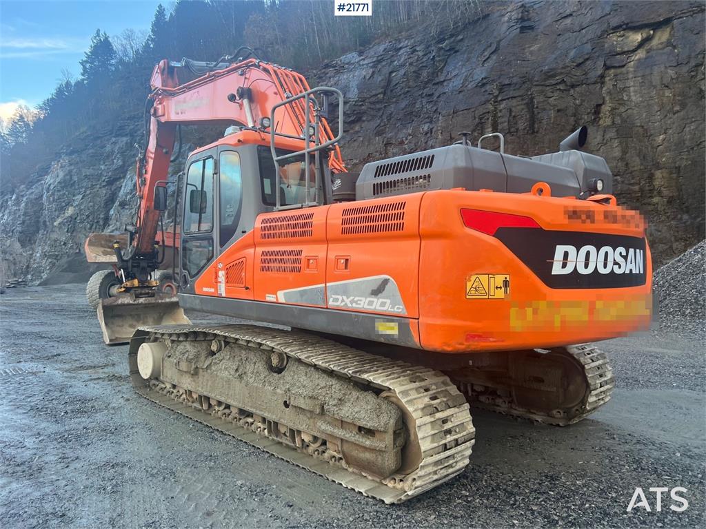 Doosan Dx300lc-5 Gravemaskin m/ rototilt og pusseskuffe
