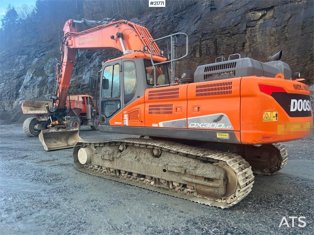 Doosan Dx300lc-5 Gravemaskin m/ rototilt og pusseskuffe