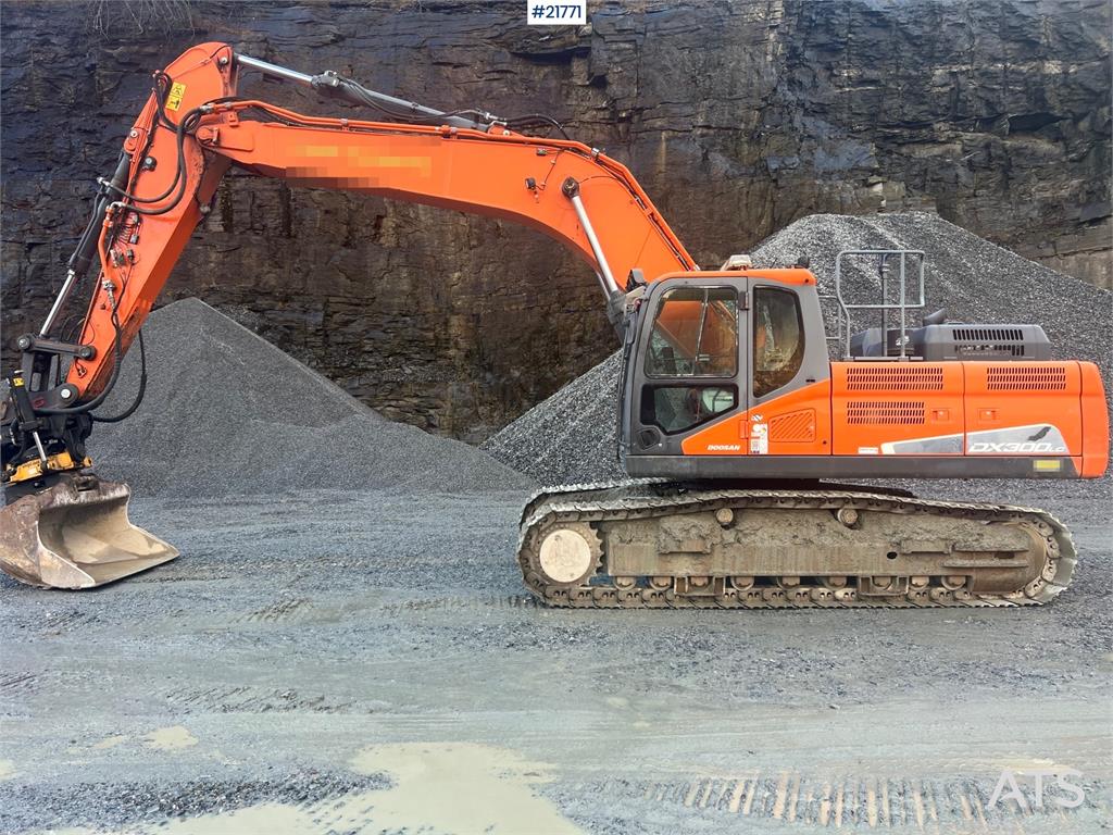 Doosan Dx300lc-5 Gravemaskin m/ rototilt og pusseskuffe