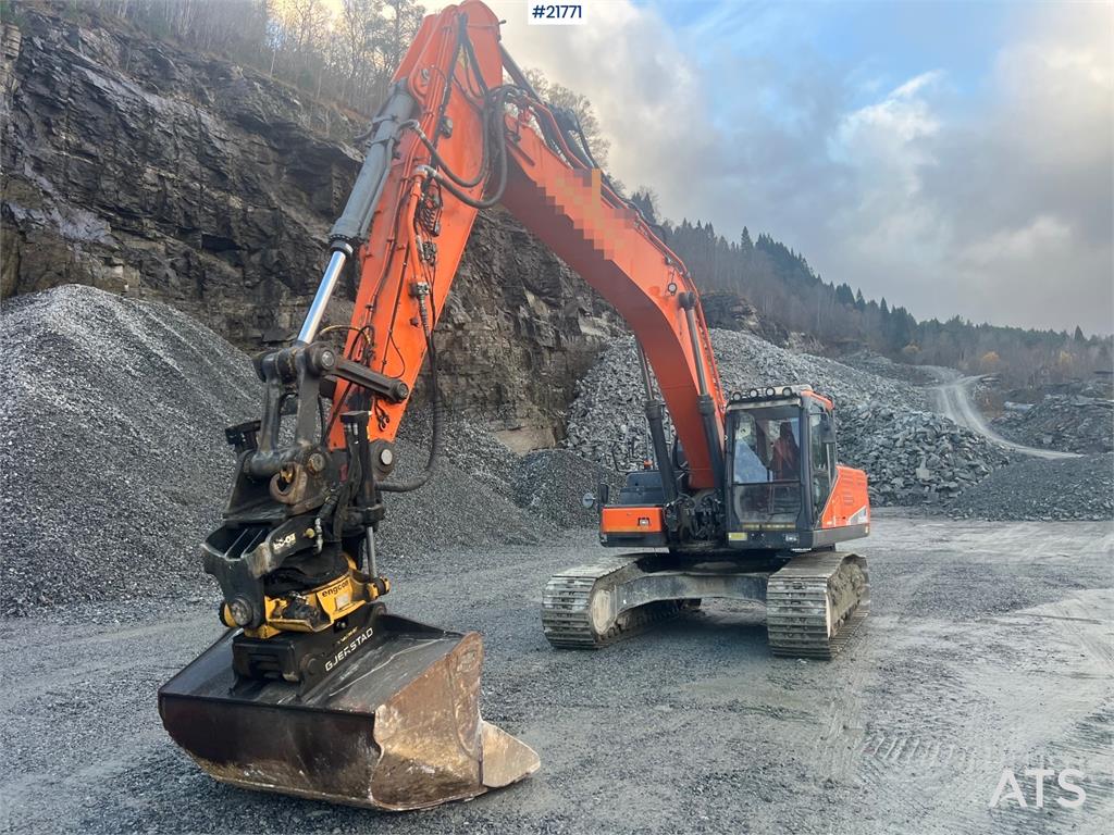 Doosan Dx300lc-5 Gravemaskin m/ rototilt og pusseskuffe