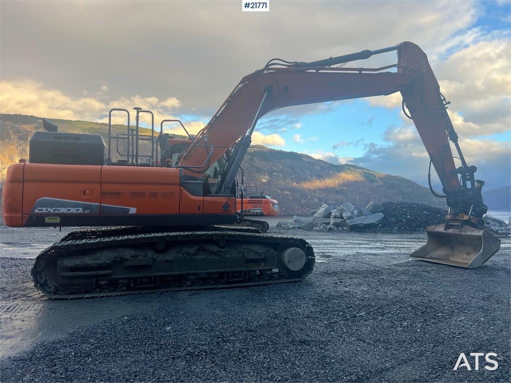 Doosan Dx300lc-5 Gravemaskin m/ rototilt og pusseskuffe