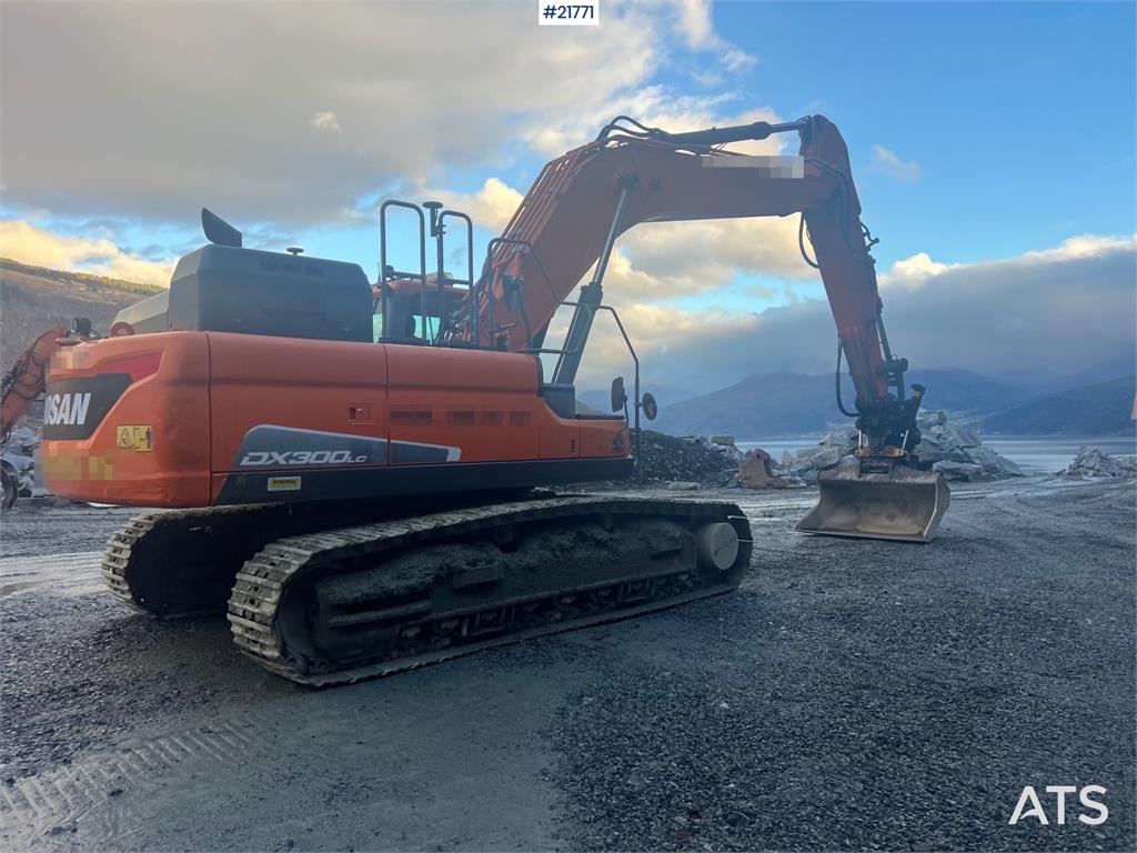 Doosan Dx300lc-5 Gravemaskin m/ rototilt og pusseskuffe