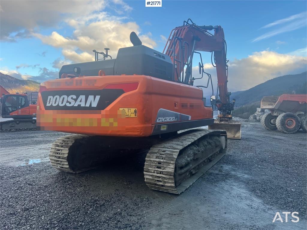 Doosan Dx300lc-5 Gravemaskin m/ rototilt og pusseskuffe