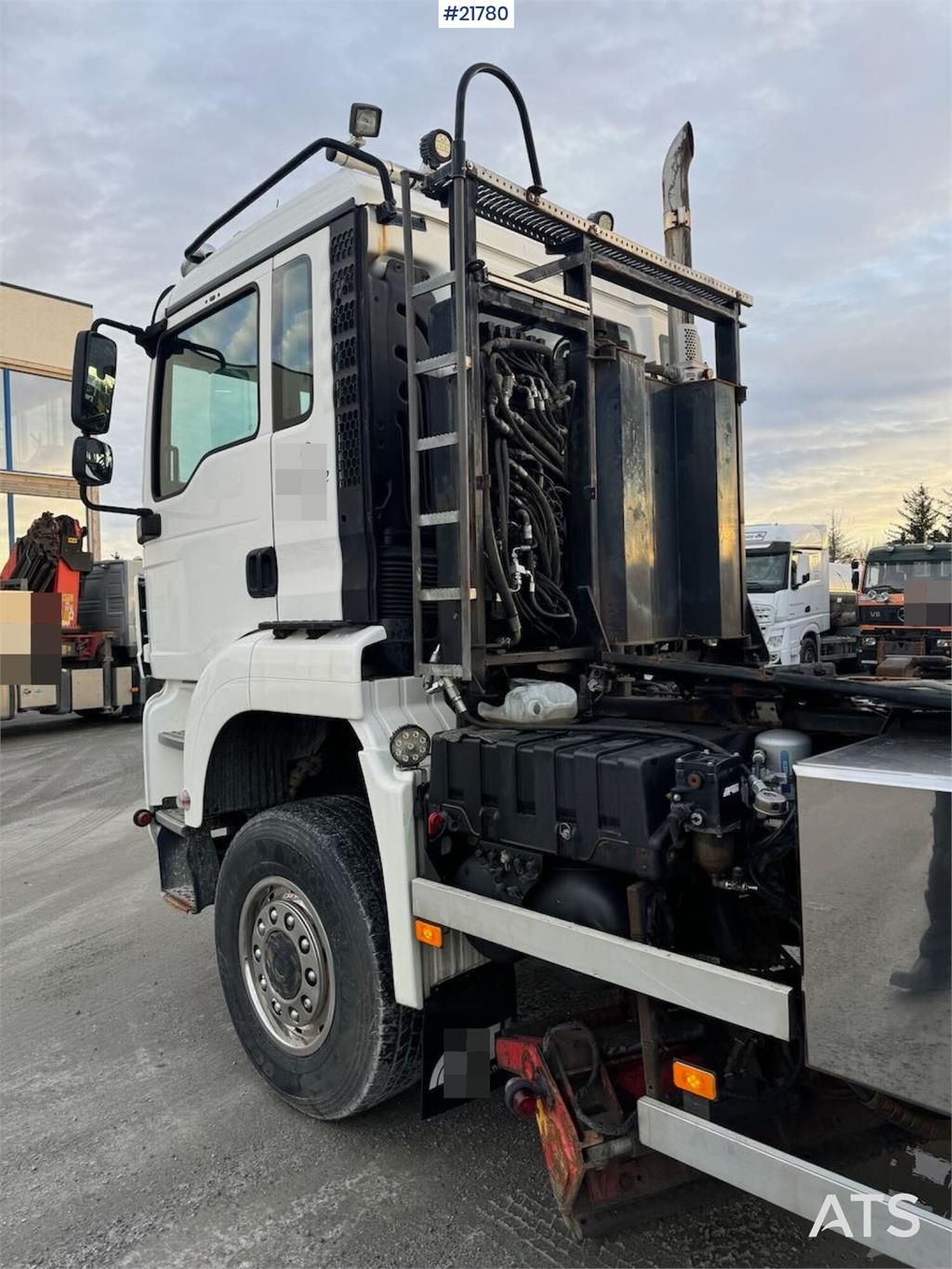 MAN TGS 28.480 6x4 – Hook lift truck with snow plow se