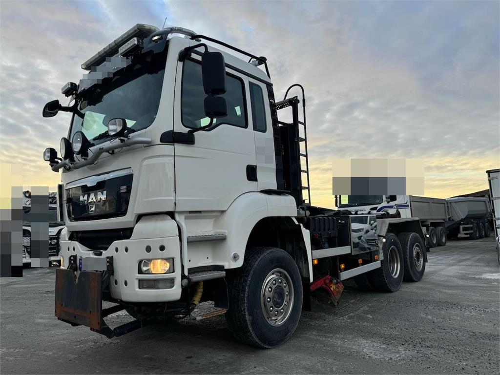 MAN TGS 28.480 6x4 – Hook lift truck with snow plow se