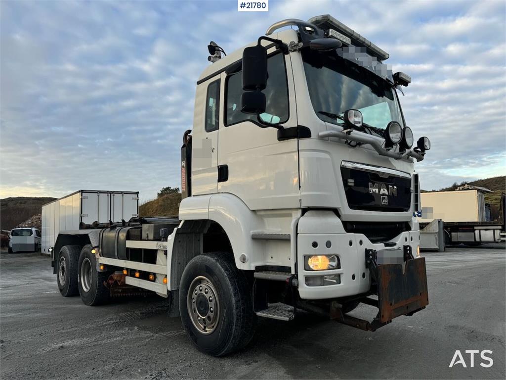 MAN TGS 28.480 6x4 – Hook lift truck with snow plow se
