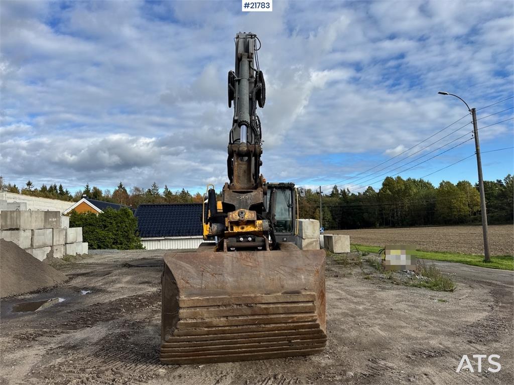 Volvo EC250 w/ Rototilt, GPS and 2 buckets.
