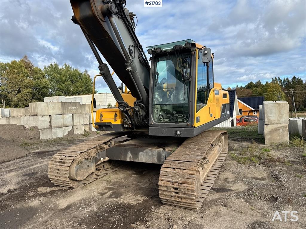 Volvo EC250 w/ Rototilt, GPS and 2 buckets.