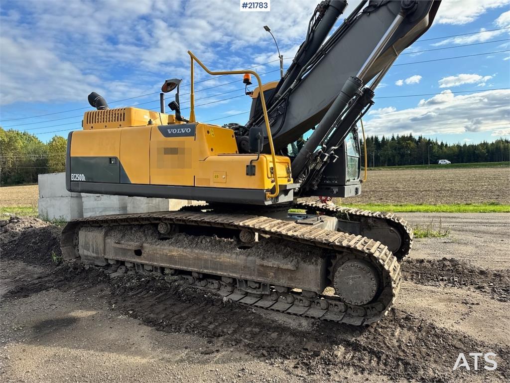 Volvo EC250 w/ Rototilt, GPS and 2 buckets.