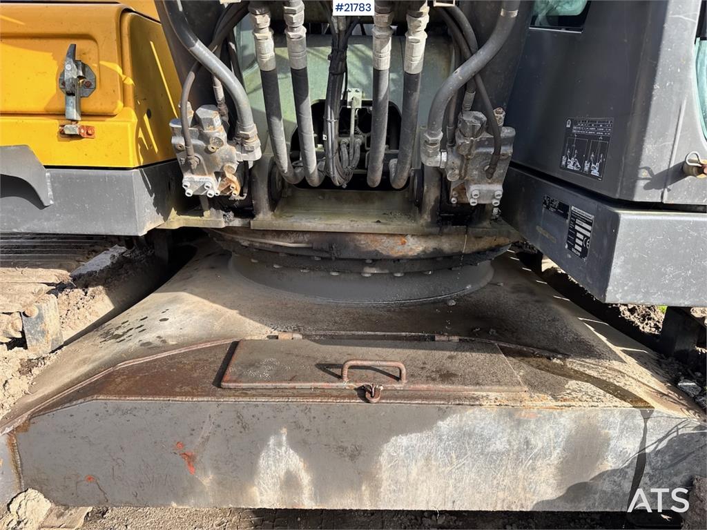 Volvo EC250 w/ Rototilt, GPS and 2 buckets.