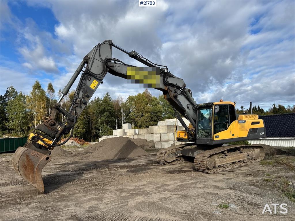 Volvo EC250 w/ Rototilt, GPS and 2 buckets.