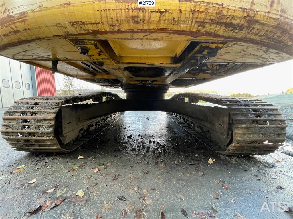 New Holland Kobelco E 265 with flap excavator bucket