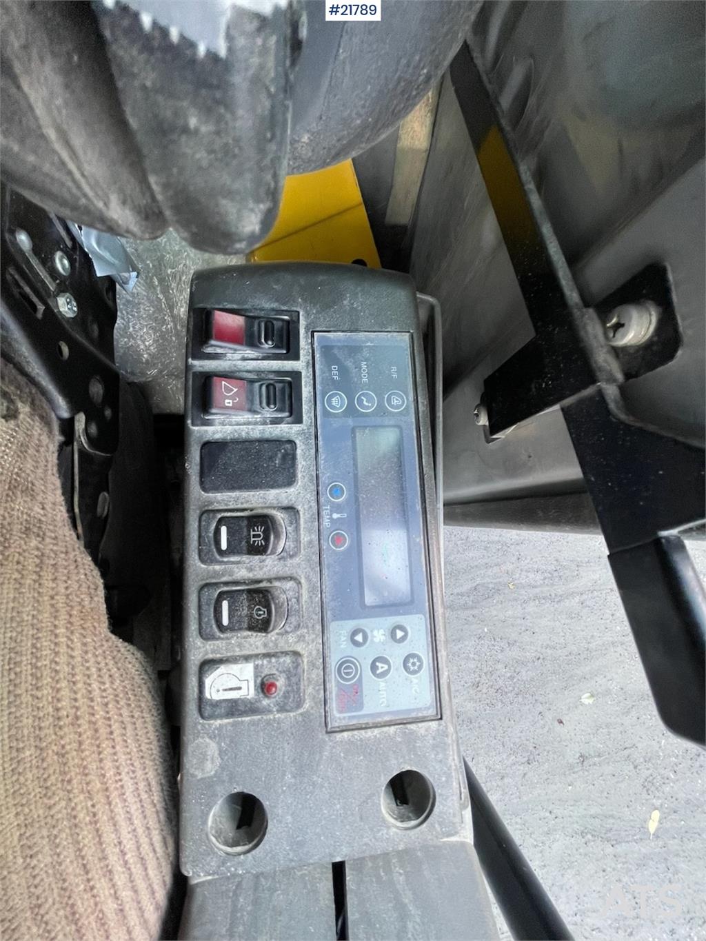 New Holland Kobelco E 265 with flap excavator bucket