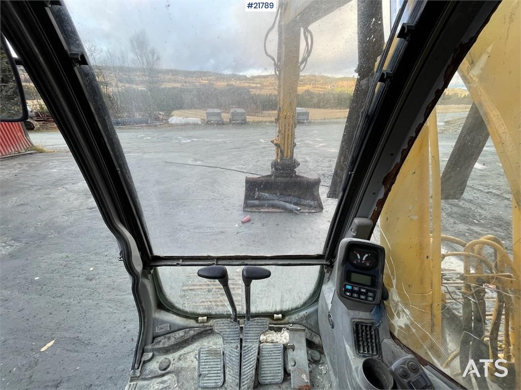 New Holland Kobelco E 265 with flap excavator bucket