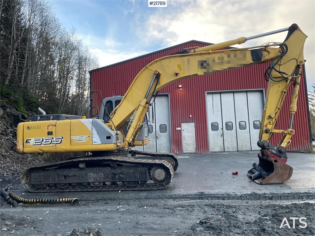 New Holland Kobelco E 265 with flap excavator bucket