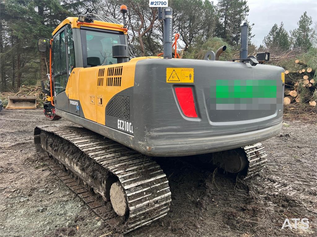 Volvo ec210cl excavator w/ rototilt, sanding bucket and