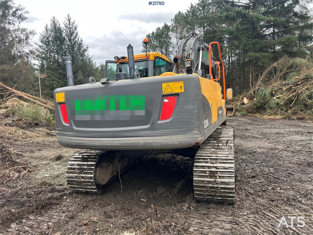Volvo ec210cl excavator w/ rototilt, sanding bucket and
