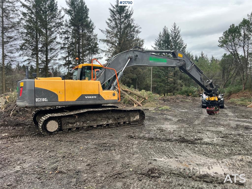 Volvo ec210cl excavator w/ rototilt, sanding bucket and