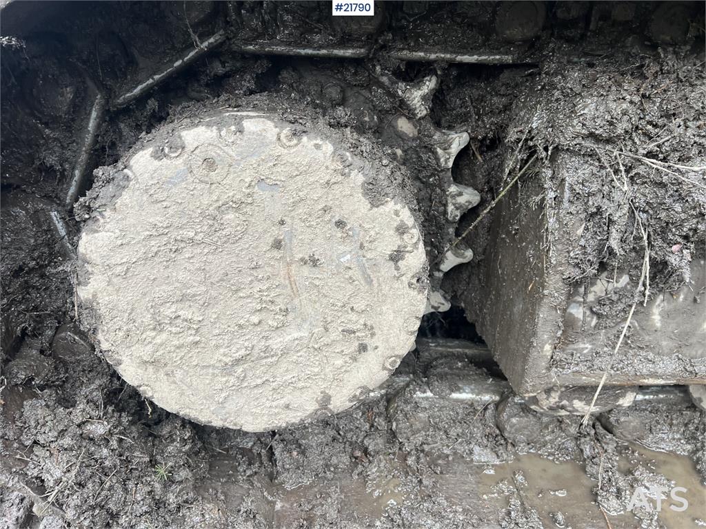 Volvo ec210cl excavator w/ rototilt, sanding bucket and