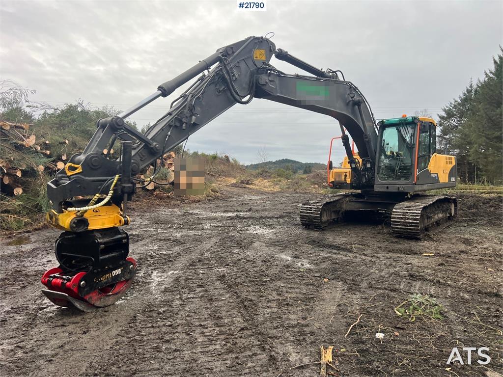 Volvo ec210cl excavator w/ rototilt, sanding bucket and