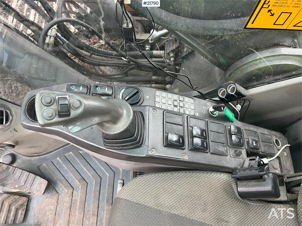 Volvo ec210cl excavator w/ rototilt, sanding bucket and