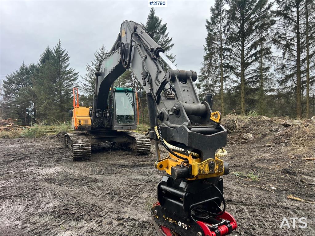 Volvo ec210cl excavator w/ rototilt, sanding bucket and