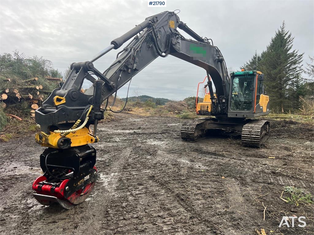Volvo ec210cl excavator w/ rototilt, sanding bucket and