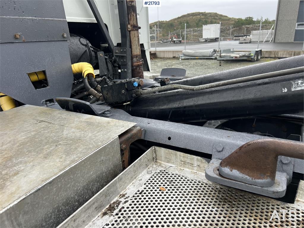 Volvo fh16 8x4 pusher hook truck w/ 24T multilift Hook