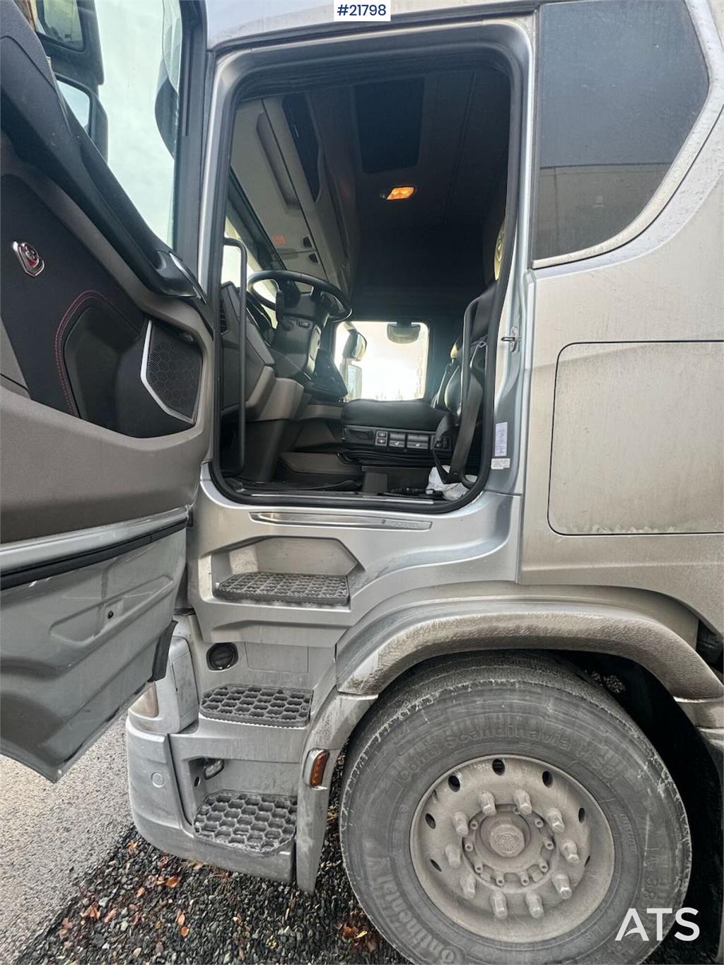 Scania R590 6x2 Tractor Unit with Walking Floor Hydraulic