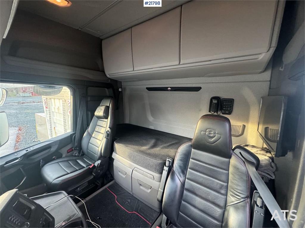 Scania R590 6x2 Tractor Unit with Walking Floor Hydraulic