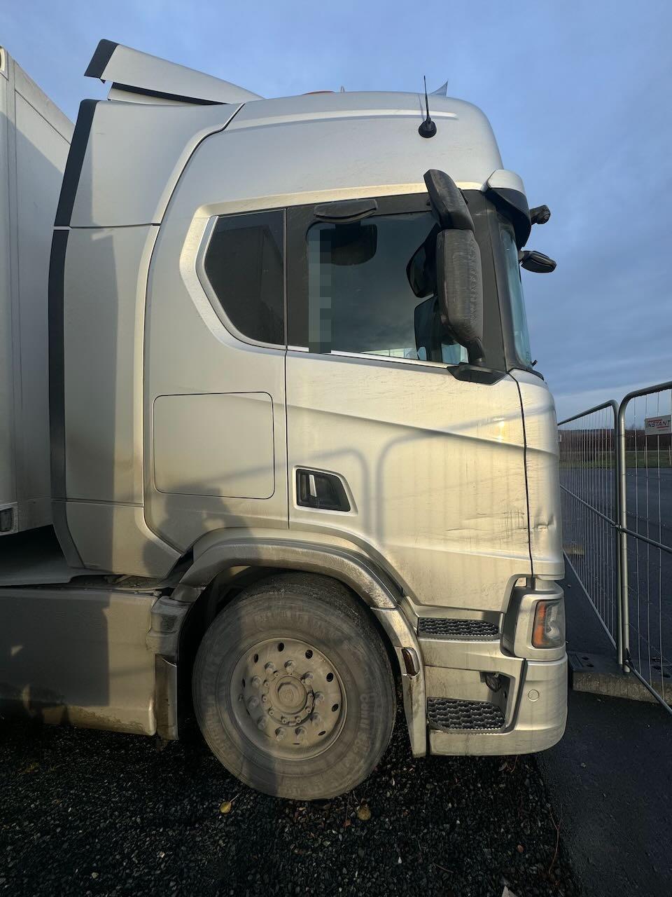 Scania R590 6x2 Tractor Unit with Walking Floor Hydraulic