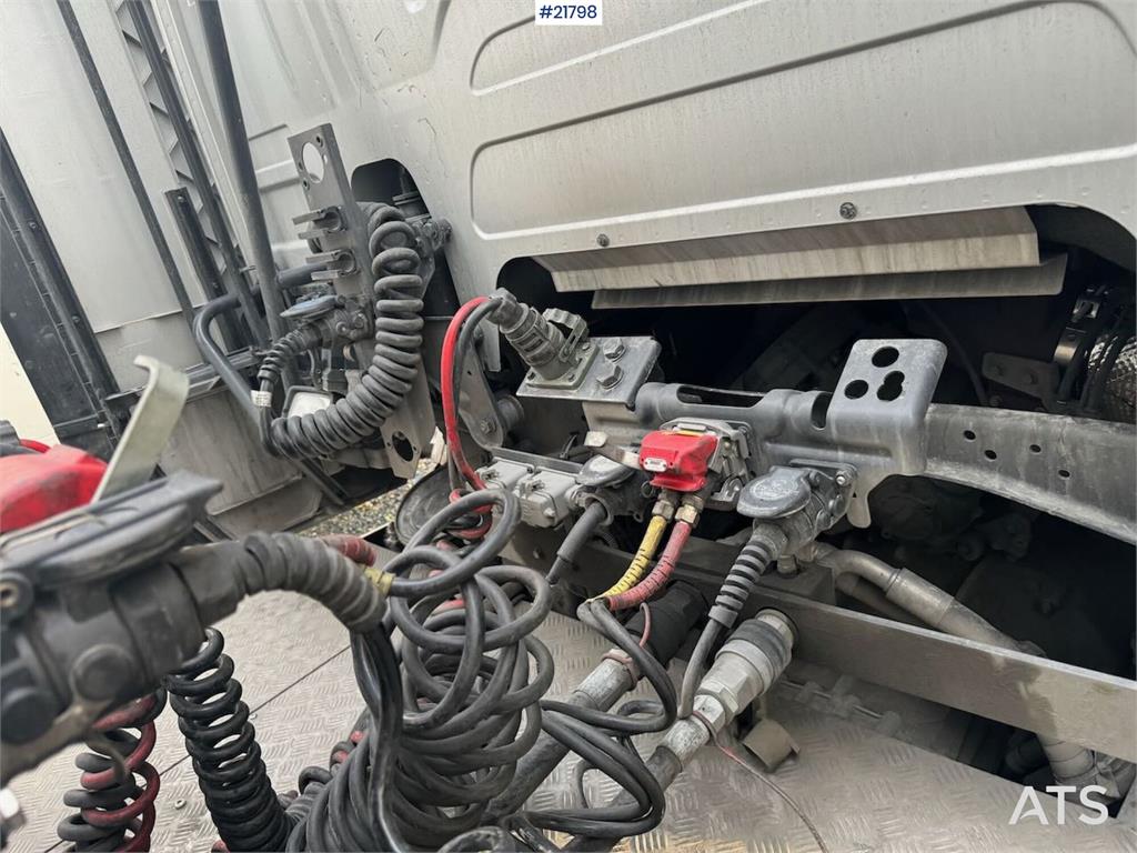 Scania R590 6x2 Tractor Unit with Walking Floor Hydraulic