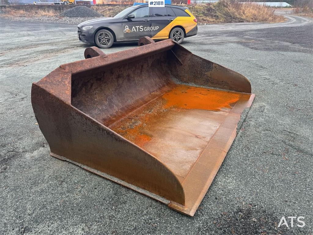 Volvo LM1240 wheel loader with snow bucket WATCH VIDEO