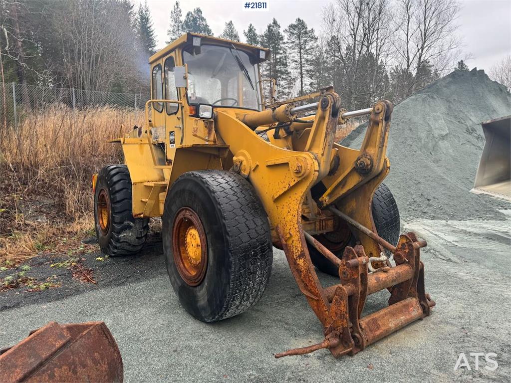 Volvo LM1240 wheel loader with snow bucket WATCH VIDEO