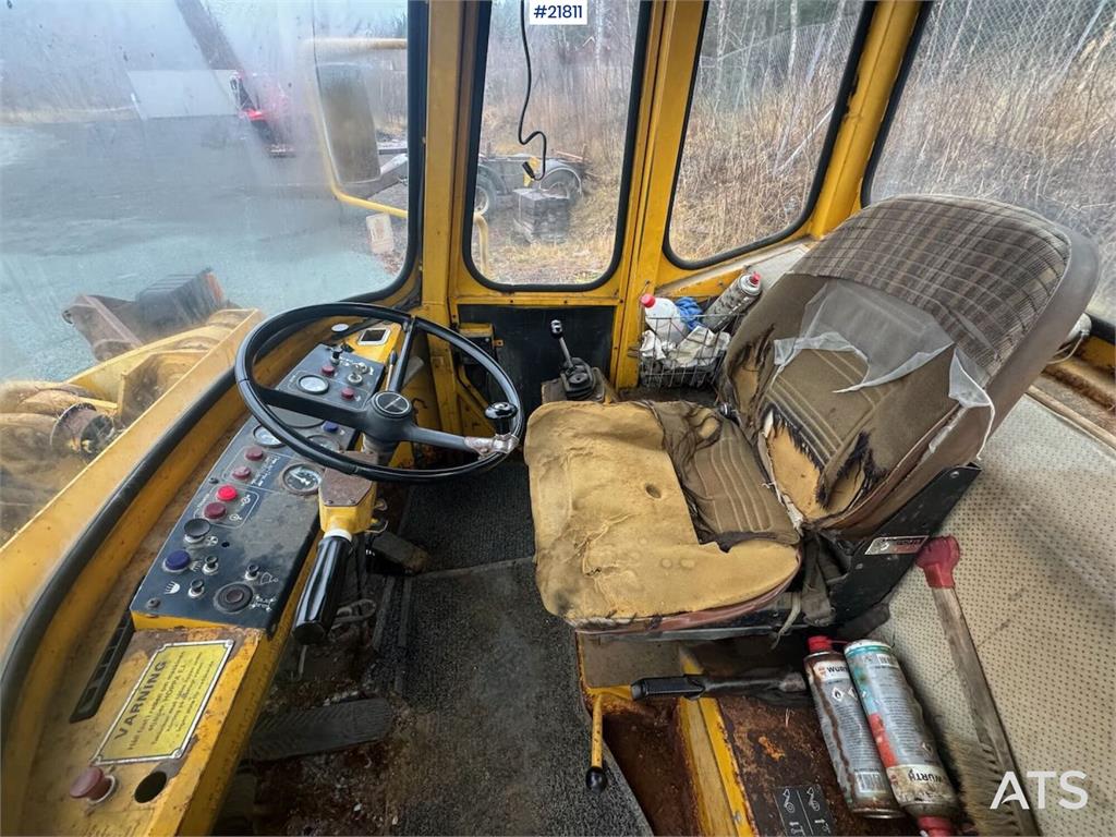 Volvo LM1240 wheel loader with snow bucket WATCH VIDEO