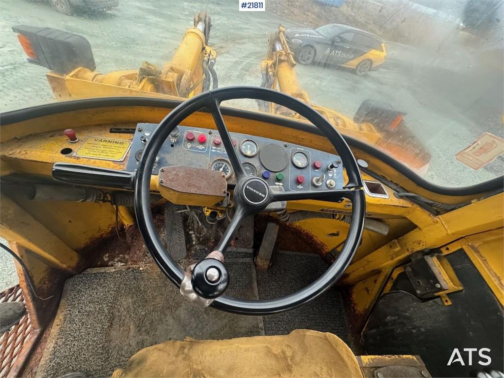 Volvo LM1240 wheel loader with snow bucket WATCH VIDEO