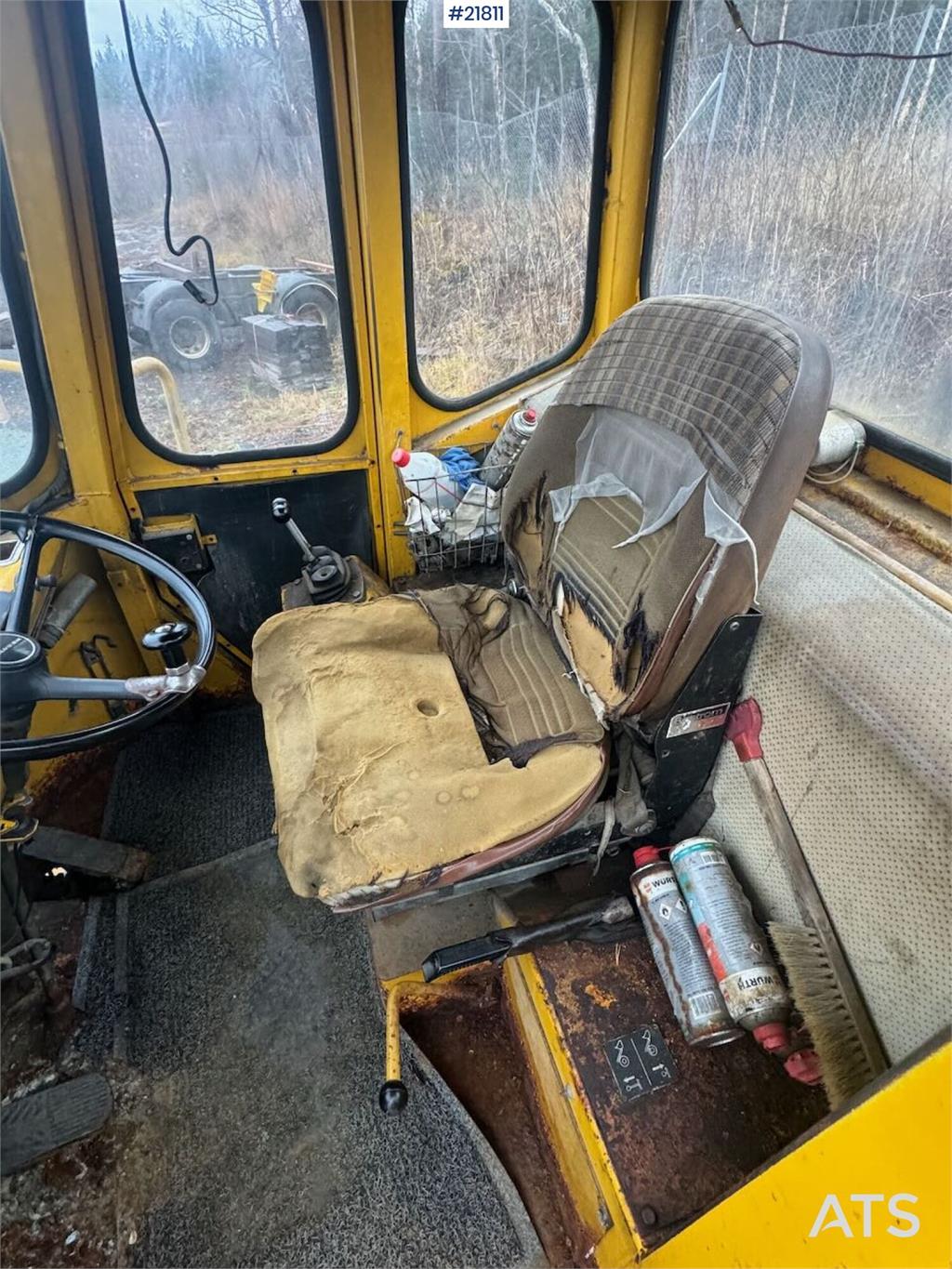 Volvo LM1240 wheel loader with snow bucket WATCH VIDEO