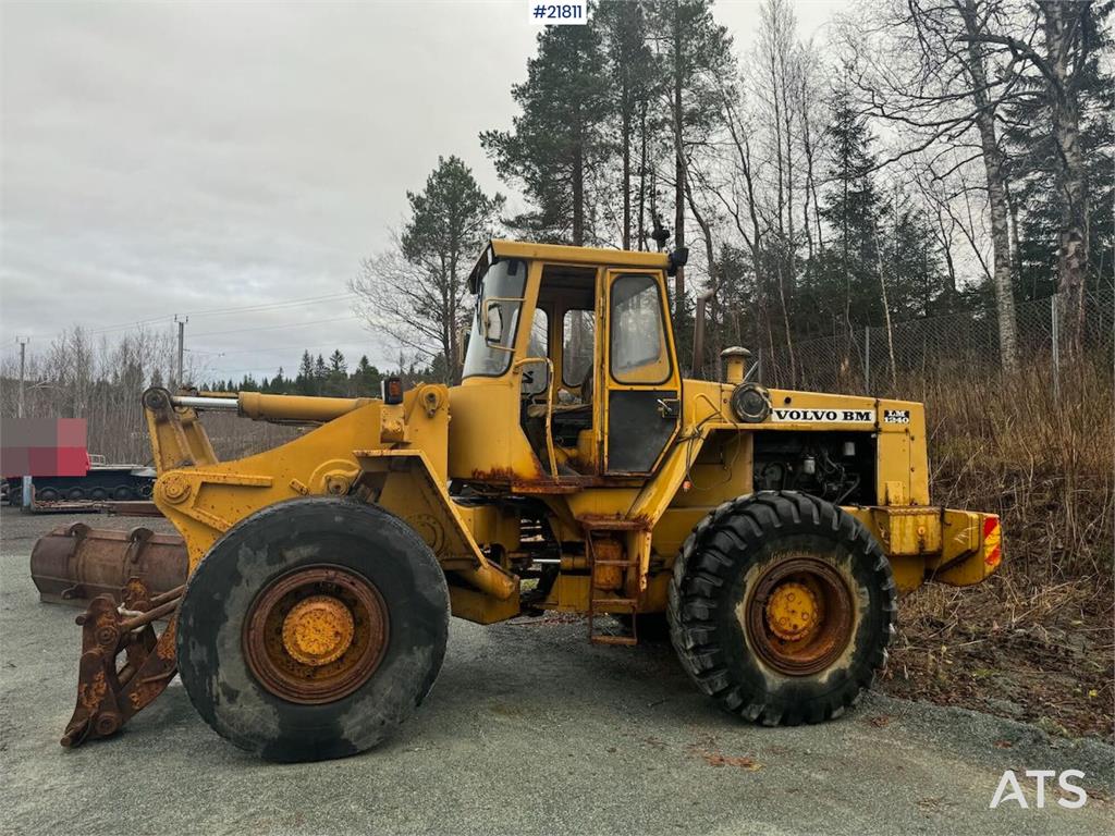Volvo LM1240 wheel loader with snow bucket WATCH VIDEO