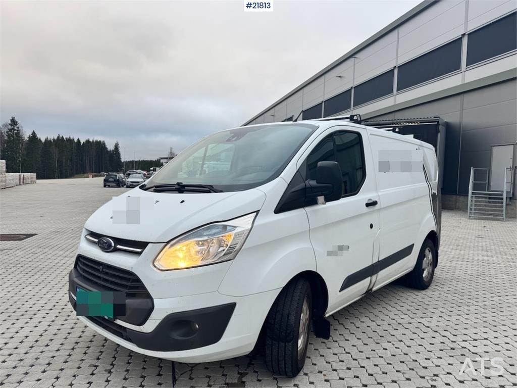Ford Transit 4x2 Van with 2 Sets of Tires