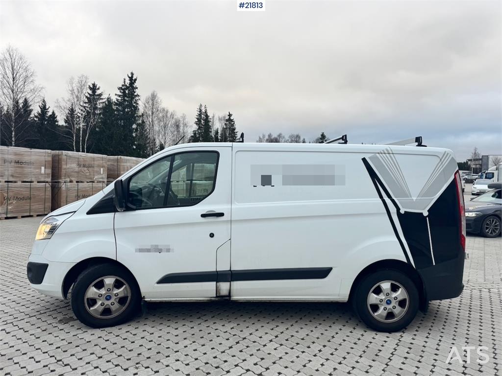 Ford Transit 4x2 Van with 2 Sets of Tires